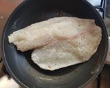 Foto del paso 1 de la receta: Filete de pescado con ensalada de piña y fresas