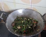Foto langkah ke 4 dari resep Oseng Daun Pepaya.