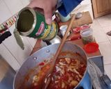 A picture of step 4 of Spaghetti with Mackerel and Mushroom Sauce.