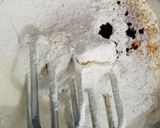 Foto langkah ke 3 dari resep Bolu Red Velvet Ekonomis (Tanpa Pasta Red Velvet).