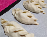 Foto del paso 4 de la receta: Empanadas de sardina con champiñones, cebolla caramelizada y huevo