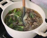 Foto langkah ke 4 dari resep Bihun Kuah Sapi Iris Devina Hermawan.