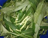 Foto langkah ke 1 dari resep Tumis Kangkung Rumahan.