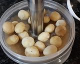 Foto del paso 1 de la receta Paté de cebolla con frutos secos y flores. Pon flores en tu boca