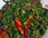 Foto langkah ke 5 dari resep Tumis Genjer Pedas Manis.