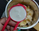 A picture of step 2 of Muskmelon Popsicles.