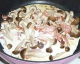 A picture of step 4 of Mushroom and Bacon Cheese Cream Pasta.