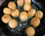 A picture of step 5 of Bread Gulab Jamun.