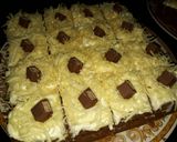 Foto langkah ke 11 dari resep Carrot Cake with Cream Cheese Frosting and Kitkat Topping.