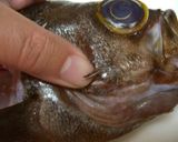 A picture of step 2 of Preparing Simmered Black Rockfish.