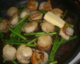 A picture of step 3 of Scallops and Asparagus Stir-fried in Lemon, Butter and Soy Sauce.