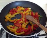 Foto del passaggio 2 della ricetta Trenette con crema di tonno e peperoni