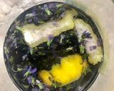 Foto del passaggio 4 della ricetta Liquore alle violette