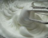 A picture of step 3 of Fluffy Cupcakes.