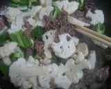 A picture of step 2 of Chinese-style Stir-fried Cauliflower.