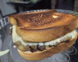 Foto del paso 5 de la receta: Sándwich🌯🧆🥪 de queso y berenjena🥙🍆🧀