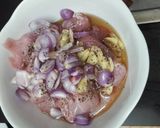 Hình bước làm 1 của món Nem chấm mắm tỏi