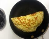 A picture of step 6 of Swiss Cheese and Dill Omelet.