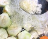 Foto langkah ke 3 dari resep Sop Oyong Bihun Wortel Tahu dan Telur.