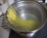 A picture of step 1 of Spring Cabbage and Pork Cream Pasta.