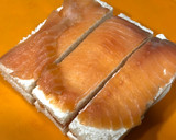 Foto del paso 6 de la receta: Canapés de salmón y surimi