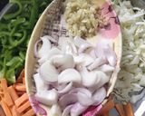 સેઝવાન નૂડલ્સ રોલ રેસીપી સ્ટેપ1ફોટો