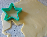 Foto del paso 7 de la receta: Aperitivo de panna cotta de trucha ahumada sobre galletas parmesanas
