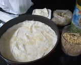 صورة لخطوة 2 من وصفة جلاش حلو(بقلاوة) وحادق(جبنه وزيتون) 😋👌