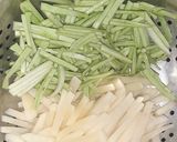 লাউয়ের খোসা ভাজা(Lau er khosha bhaja recipe in Bengali) রেসিপি ধাপ - 1 ছবি