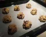 รูปขั้นตอนการทำที่ 6 ของ Crispy-soft Chocolate Chip Cookies (คุกกี้ช็อคชิพ กรอบนอกนุ่มใน)