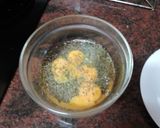 Foto del paso 1 de la receta Huevos revueltos con pavo y aguacate