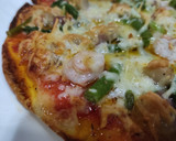 Foto del paso 2 de la receta: Pizza de espárragos trigueros con gambas y panceta ibérica