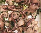 Foto del passaggio 1 della ricetta Insalata di totani scottati