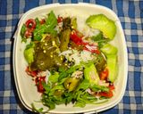 Foto del paso 4 de la receta: Ensalada de aguacate con comida envasada saludable