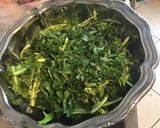 Une image de l'étape 5 de Salade de pissenlit et endive rouge aux herbes fraîches.