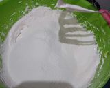 Foto langkah ke 3 dari resep Mini bolu kukus brokoli.