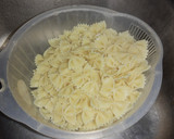 Foto del paso 2 de la receta: Pasta farfalle en salsa blanca con jamón y queso