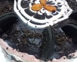 A picture of step 9 of Oreo brownies cake.