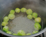 Foto del paso 1 de la receta: Atún con coles de bruselas