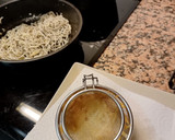 Foto del paso 5 de la receta: Nidos de patatas con gulas y huevos de codorniz