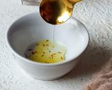 Foto langkah ke 1 dari resep Saffron Honey Yoghurt Bowl.