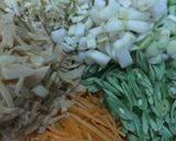 Foto langkah ke 1 dari resep Lumpia Ayam Rebung Spesial.