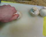 Foto del paso 1 de la receta: Champiñones rellenos de jamón y queso