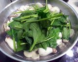A picture of step 2 of Spinach And Mushroom Soup.