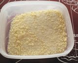 A picture of step 2 of Rolled Bread with Cream.