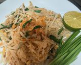 รูปขั้นตอนการทำที่ 3 ของ ผัดไทกุ้งเสียบ