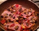 Foto del paso 2 de la receta: Pechugas de pollos con champiñones tomates y jamón