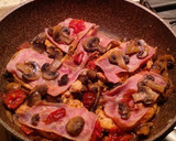 Foto del paso 2 de la receta: Pechugas de pollos con champiñones tomates y jamón