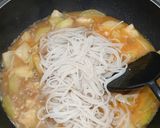 A picture of step 6 of Spicy hairy gourd noodles.