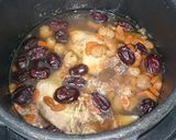A picture of step 3 of Chicken Soup With Dried Oyster And Dried Sea Whelk.